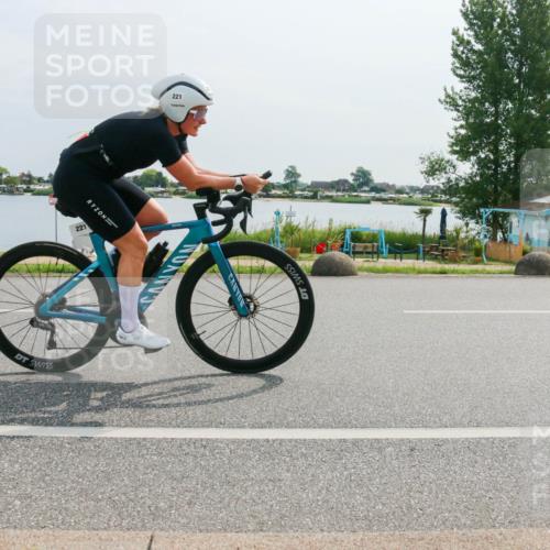 15.06.2025 - 27. Vierlanden-Triathlon H.Heesch http://msf.ph/oto/8018534 15.06.2025 10:18:39 Radfahren 221 meine-sportfotos.de