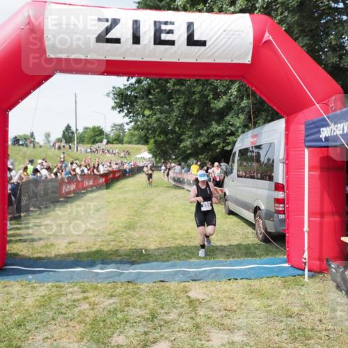 21.06.2025 - 27. Vierlanden-Triathlon MichiJ http://msf.ph/oto/8018537 15.06.2026 11:34:32 Ziel 559 meine-sportfotos.de
