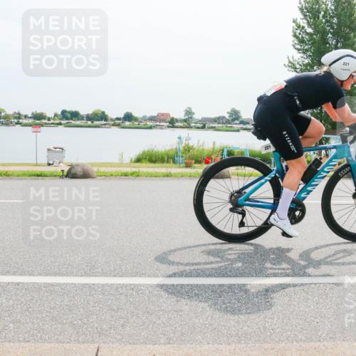 15.06.2025 - 27. Vierlanden-Triathlon H.Heesch http://msf.ph/oto/8018552 15.06.2025 10:18:39 Radfahren 221 meine-sportfotos.de