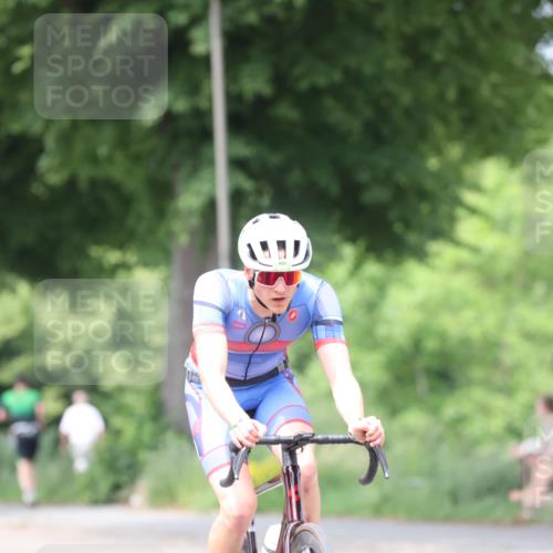 15.06.2025 - 7 Türme Triathlon Yannick Fuchs http://msf.ph/oto/8018572 15.06.2025 13:31:33 Radfahren 384, 467, 1106, 1193 meine-sportfotos.de
