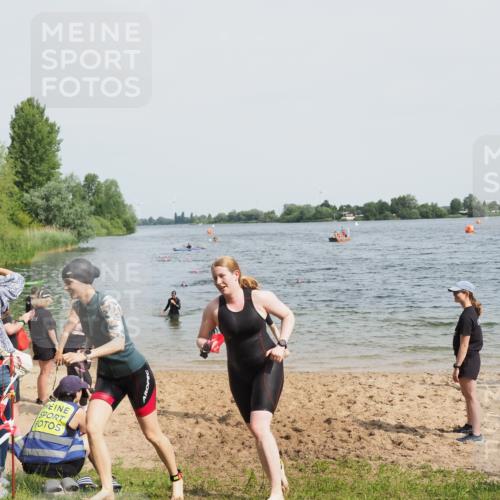 21.06.2025 - 27. Vierlanden-Triathlon MichiJ http://msf.ph/oto/8018588 15.06.2026 10:18:33 Schwimmen 495, 533, 621, 628 meine-sportfotos.de