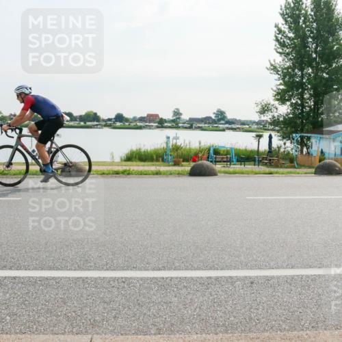 15.06.2025 - 27. Vierlanden-Triathlon H.Heesch http://msf.ph/oto/8018598 15.06.2025 09:32:50 Radfahren 71, 72, 81, 84 meine-sportfotos.de