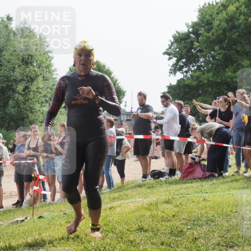 15.06.2025 - 27. Vierlanden-Triathlon KatJ http://msf.ph/oto/8018615 15.06.2025 10:17:46 Schwimmen 485, 488, 492, 493, 519, 522, 532, 537, 552, 557, 562, 563, 588, 626 meine-sportfotos.de
