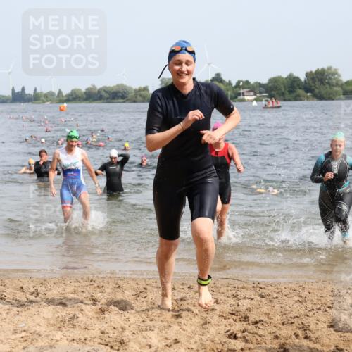 15.06.2025 - 27. Vierlanden-Triathlon Lena Gebhardt http://msf.ph/oto/8018622 15.06.2025 10:16:45 Schwimmen 501, 516, 551, 595, 604, 633 meine-sportfotos.de