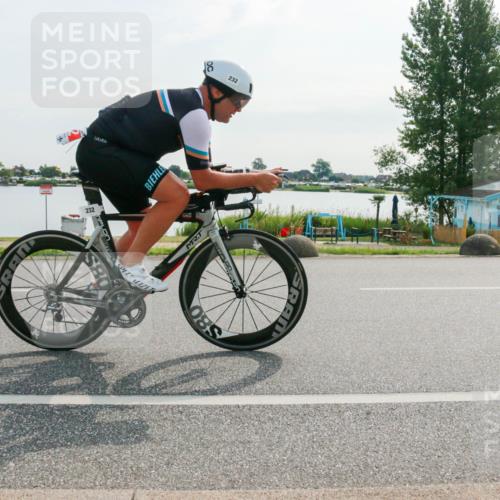 15.06.2025 - 27. Vierlanden-Triathlon H.Heesch http://msf.ph/oto/8018626 15.06.2025 09:32:57 Radfahren 48, 72, 81, 125, 180, 232 meine-sportfotos.de