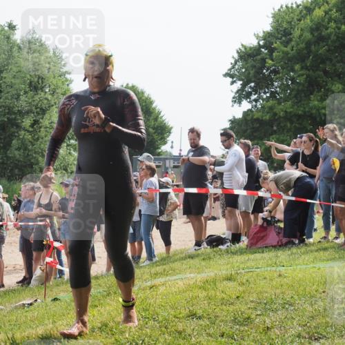 15.06.2025 - 27. Vierlanden-Triathlon KatJ http://msf.ph/oto/8018630 15.06.2025 10:17:46 Schwimmen 485, 488, 492, 493, 519, 522, 532, 537, 552, 557, 562, 563, 588, 626 meine-sportfotos.de
