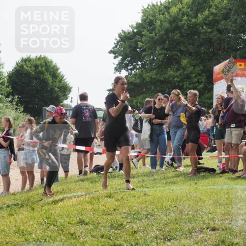 15.06.2025 - 27. Vierlanden-Triathlon KatJ http://msf.ph/oto/8018632 15.06.2025 10:17:51 Schwimmen 493, 522, 537, 563, 571 meine-sportfotos.de