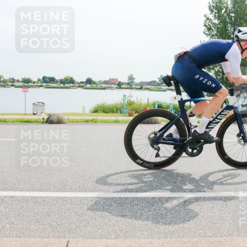 15.06.2025 - 27. Vierlanden-Triathlon H.Heesch http://msf.ph/oto/8018642 15.06.2025 10:19:38 Radfahren 8, 292 meine-sportfotos.de