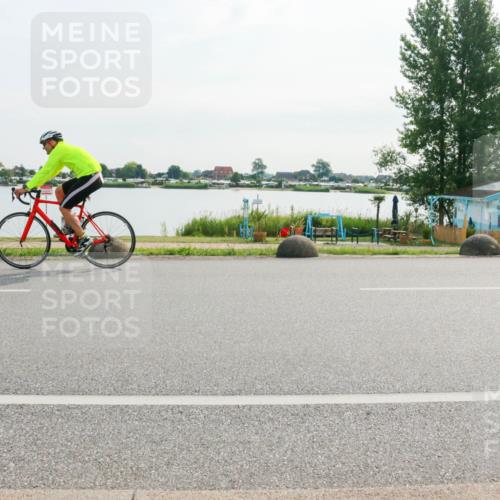 15.06.2025 - 27. Vierlanden-Triathlon H.Heesch http://msf.ph/oto/8018644 15.06.2025 09:33:03 Radfahren 48, 125, 161, 239 meine-sportfotos.de