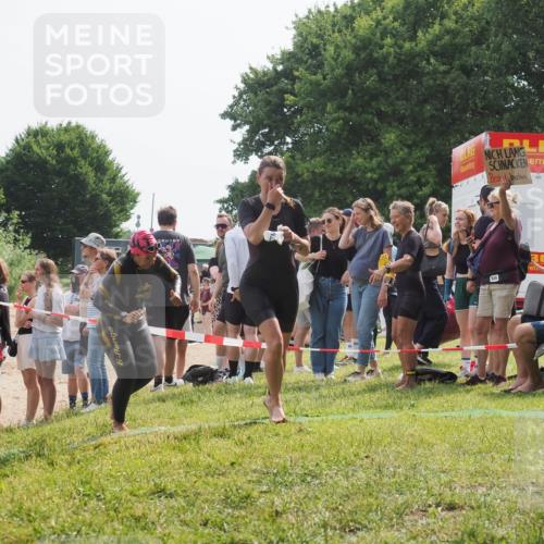 15.06.2025 - 27. Vierlanden-Triathlon KatJ http://msf.ph/oto/8018665 15.06.2025 10:17:51 Schwimmen 493, 522, 537, 563, 571 meine-sportfotos.de