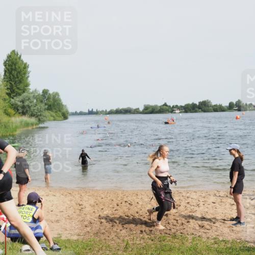 21.06.2025 - 27. Vierlanden-Triathlon MichiJ http://msf.ph/oto/8018669 15.06.2026 10:18:35 Schwimmen 495, 533, 621, 628 meine-sportfotos.de
