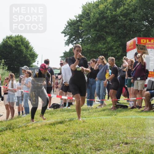 15.06.2025 - 27. Vierlanden-Triathlon KatJ http://msf.ph/oto/8018672 15.06.2025 10:17:51 Schwimmen 493, 522, 537, 563, 571 meine-sportfotos.de