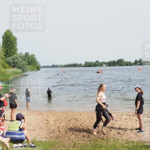 21.06.2025 - 27. Vierlanden-Triathlon MichiJ http://msf.ph/oto/8018677 15.06.2026 10:18:35 Schwimmen 495, 533, 621, 628 meine-sportfotos.de