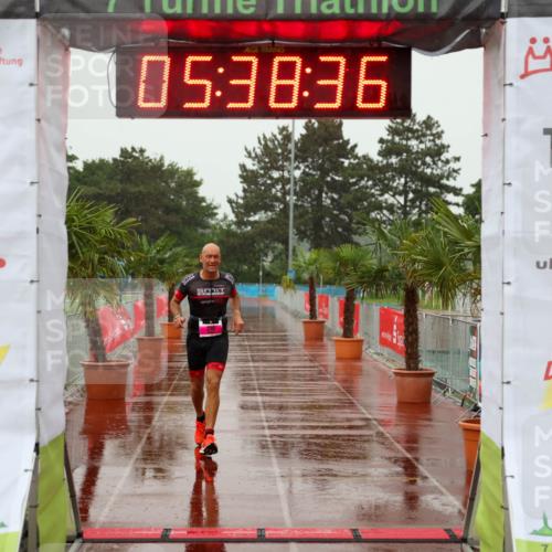 15.06.2025 - 7 Türme Triathlon Michael Strokosch http://msf.ph/oto/8018684 15.06.2025 15:38:36 Ziel 301 meine-sportfotos.de