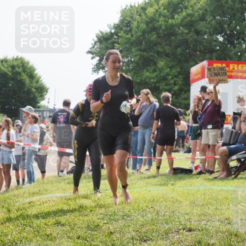 15.06.2025 - 27. Vierlanden-Triathlon KatJ http://msf.ph/oto/8018686 15.06.2025 10:17:52 Schwimmen 493, 522, 563, 571 meine-sportfotos.de