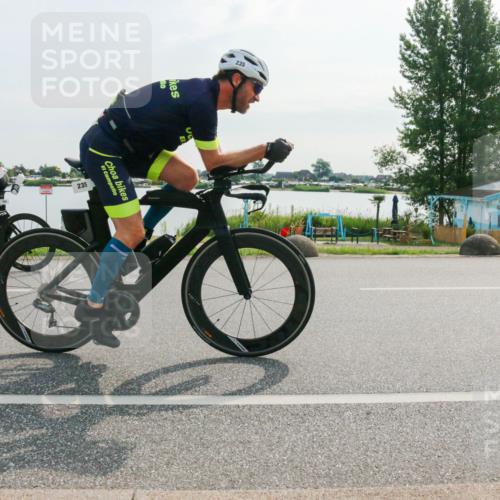 15.06.2025 - 27. Vierlanden-Triathlon H.Heesch http://msf.ph/oto/8018694 15.06.2025 09:33:10 Radfahren 34, 152, 235, 239 meine-sportfotos.de