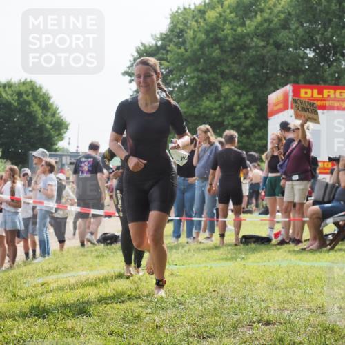 15.06.2025 - 27. Vierlanden-Triathlon KatJ http://msf.ph/oto/8018695 15.06.2025 10:17:52 Schwimmen 493, 522, 563, 571 meine-sportfotos.de