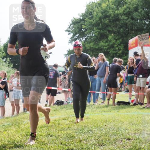 15.06.2025 - 27. Vierlanden-Triathlon KatJ http://msf.ph/oto/8018708 15.06.2025 10:17:53 Schwimmen 493, 522, 563, 571 meine-sportfotos.de