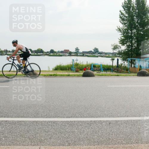 15.06.2025 - 27. Vierlanden-Triathlon H.Heesch http://msf.ph/oto/8018713 15.06.2025 09:33:41 Radfahren 90, 97, 202 meine-sportfotos.de