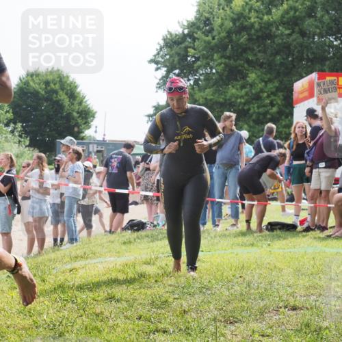 15.06.2025 - 27. Vierlanden-Triathlon KatJ http://msf.ph/oto/8018724 15.06.2025 10:17:54 Schwimmen 522, 563, 571 meine-sportfotos.de