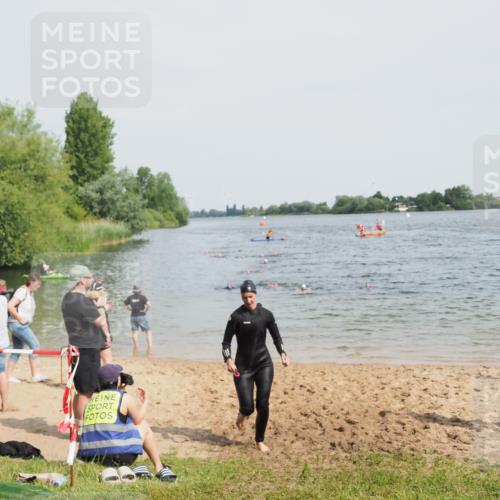 21.06.2025 - 27. Vierlanden-Triathlon MichiJ http://msf.ph/oto/8018743 15.06.2026 10:18:44 Schwimmen 536 meine-sportfotos.de