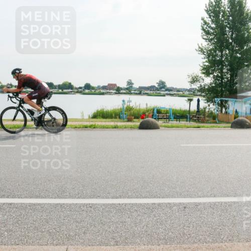 15.06.2025 - 27. Vierlanden-Triathlon H.Heesch http://msf.ph/oto/8018747 15.06.2025 09:33:48 Radfahren 90, 97, 150 meine-sportfotos.de