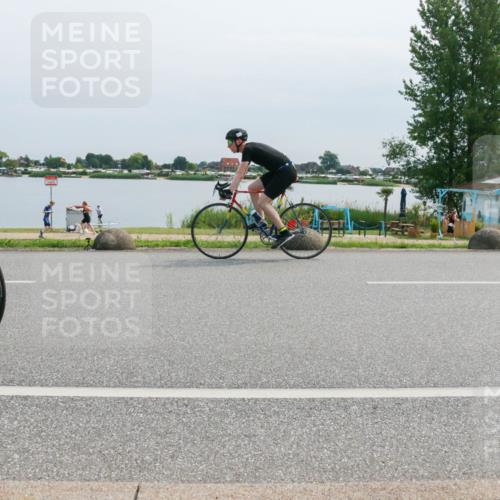 15.06.2025 - 27. Vierlanden-Triathlon H.Heesch http://msf.ph/oto/8018753 15.06.2025 11:15:39 Radfahren 65, 198, 658, 670 meine-sportfotos.de