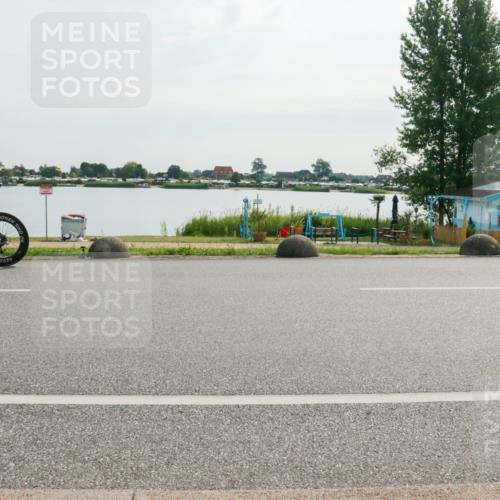 15.06.2025 - 27. Vierlanden-Triathlon H.Heesch http://msf.ph/oto/8018762 15.06.2025 09:33:48 Radfahren 90, 97, 150 meine-sportfotos.de