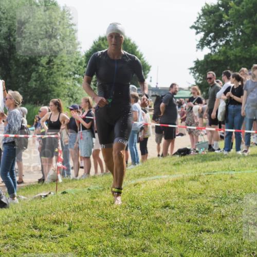 15.06.2025 - 27. Vierlanden-Triathlon KatJ http://msf.ph/oto/8018774 15.06.2025 10:17:59 Schwimmen 522, 563, 571 meine-sportfotos.de
