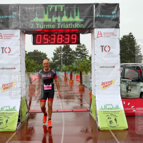 15.06.2025 - 7 Türme Triathlon Michael Strokosch http://msf.ph/oto/8018780 15.06.2025 15:38:38 Ziel 301 meine-sportfotos.de