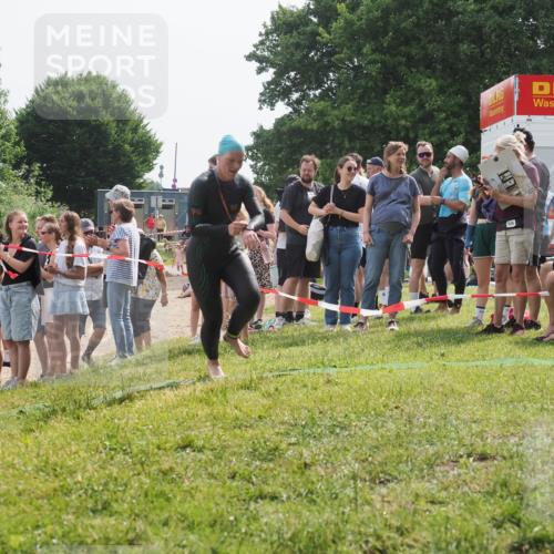 15.06.2025 - 27. Vierlanden-Triathlon KatJ http://msf.ph/oto/8018787 15.06.2025 10:18:07 Schwimmen 515, 550, 571, 629 meine-sportfotos.de