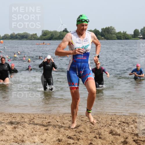 15.06.2025 - 27. Vierlanden-Triathlon Lena Gebhardt http://msf.ph/oto/8018788 15.06.2025 10:16:50 Schwimmen 471, 484, 501, 516, 551, 566, 595, 604, 610, 633 meine-sportfotos.de