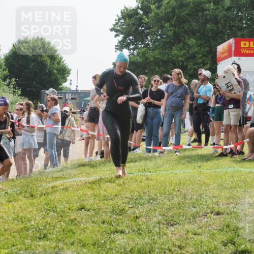 15.06.2025 - 27. Vierlanden-Triathlon KatJ http://msf.ph/oto/8018796 15.06.2025 10:18:08 Schwimmen 515, 550, 629 meine-sportfotos.de