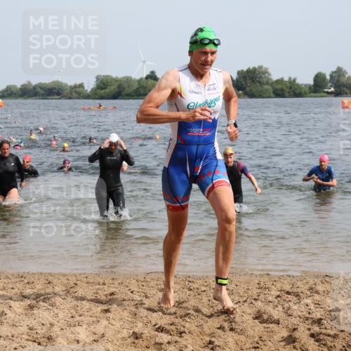 15.06.2025 - 27. Vierlanden-Triathlon Lena Gebhardt http://msf.ph/oto/8018802 15.06.2025 10:16:50 Schwimmen 471, 484, 501, 516, 551, 566, 595, 604, 610, 633 meine-sportfotos.de