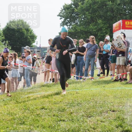 15.06.2025 - 27. Vierlanden-Triathlon KatJ http://msf.ph/oto/8018803 15.06.2025 10:18:08 Schwimmen 515, 550, 629 meine-sportfotos.de