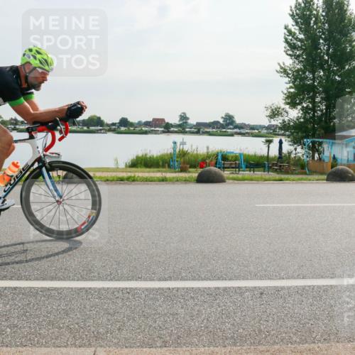 15.06.2025 - 27. Vierlanden-Triathlon H.Heesch http://msf.ph/oto/8018804 15.06.2025 09:34:08 Radfahren 236 meine-sportfotos.de