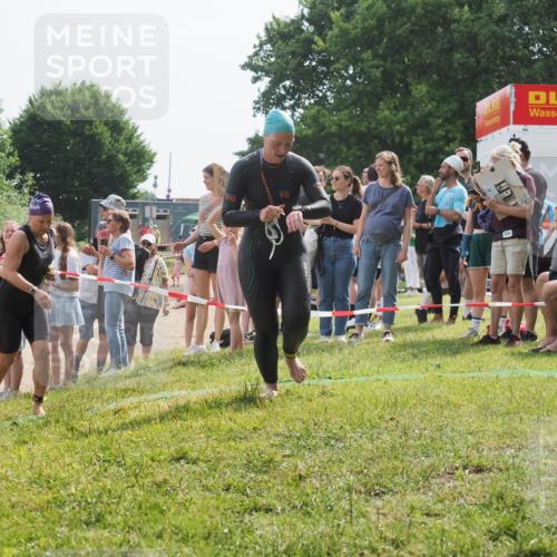 15.06.2025 - 27. Vierlanden-Triathlon KatJ http://msf.ph/oto/8018808 15.06.2025 10:18:08 Schwimmen 515, 550, 629 meine-sportfotos.de