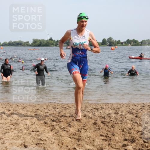 15.06.2025 - 27. Vierlanden-Triathlon Lena Gebhardt http://msf.ph/oto/8018818 15.06.2025 10:16:51 Schwimmen 471, 484, 501, 516, 551, 566, 595, 604, 610, 633 meine-sportfotos.de