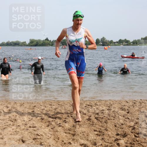 15.06.2025 - 27. Vierlanden-Triathlon Lena Gebhardt http://msf.ph/oto/8018833 15.06.2025 10:16:51 Schwimmen 471, 484, 501, 516, 551, 566, 595, 604, 610, 633 meine-sportfotos.de