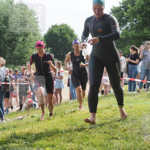 15.06.2025 - 27. Vierlanden-Triathlon KatJ http://msf.ph/oto/8018834 15.06.2025 10:18:09 Schwimmen 515, 550, 629 meine-sportfotos.de