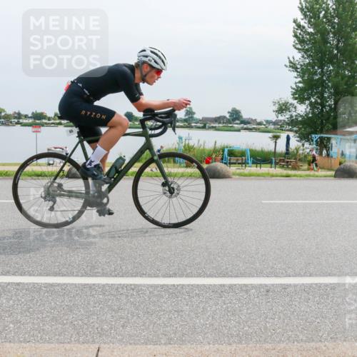 15.06.2025 - 27. Vierlanden-Triathlon H.Heesch http://msf.ph/oto/8018843 15.06.2025 11:15:42 Radfahren 65, 147, 198, 531, 670 meine-sportfotos.de