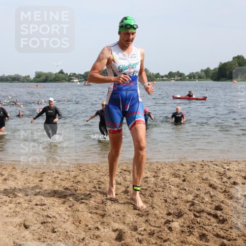 15.06.2025 - 27. Vierlanden-Triathlon Lena Gebhardt http://msf.ph/oto/8018848 15.06.2025 10:16:51 Schwimmen 471, 484, 501, 516, 551, 566, 595, 604, 610, 633 meine-sportfotos.de
