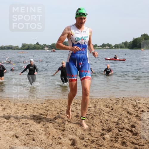 15.06.2025 - 27. Vierlanden-Triathlon Lena Gebhardt http://msf.ph/oto/8018865 15.06.2025 10:16:51 Schwimmen 471, 484, 501, 516, 551, 566, 595, 604, 610, 633 meine-sportfotos.de
