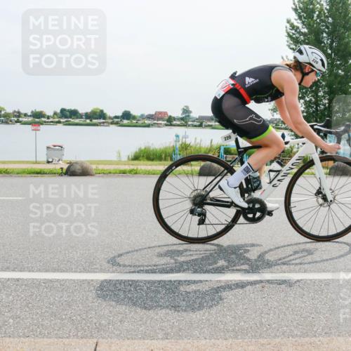 15.06.2025 - 27. Vierlanden-Triathlon H.Heesch http://msf.ph/oto/8018866 15.06.2025 10:20:26 Radfahren 90, 220 meine-sportfotos.de