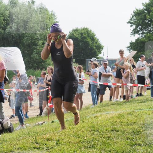 15.06.2025 - 27. Vierlanden-Triathlon KatJ http://msf.ph/oto/8018879 15.06.2025 10:18:11 Schwimmen 515, 550, 629 meine-sportfotos.de