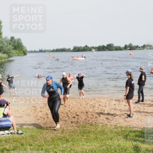 21.06.2025 - 27. Vierlanden-Triathlon MichiJ http://msf.ph/oto/8018885 15.06.2026 10:19:06 Schwimmen 478, 498, 543, 558 meine-sportfotos.de