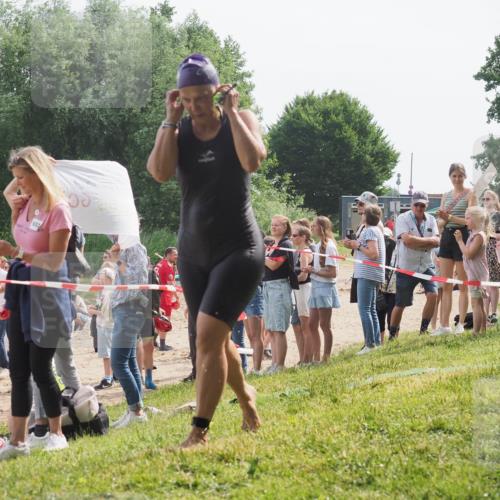 15.06.2025 - 27. Vierlanden-Triathlon KatJ http://msf.ph/oto/8018886 15.06.2025 10:18:11 Schwimmen 515, 550, 629 meine-sportfotos.de