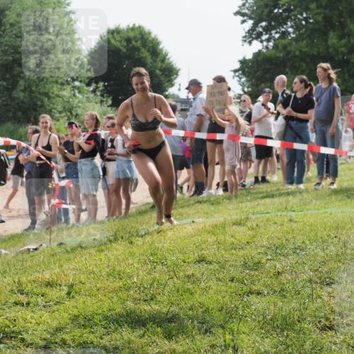 15.06.2025 - 27. Vierlanden-Triathlon KatJ http://msf.ph/oto/8018895 15.06.2025 10:18:19 Schwimmen 568, 586 meine-sportfotos.de