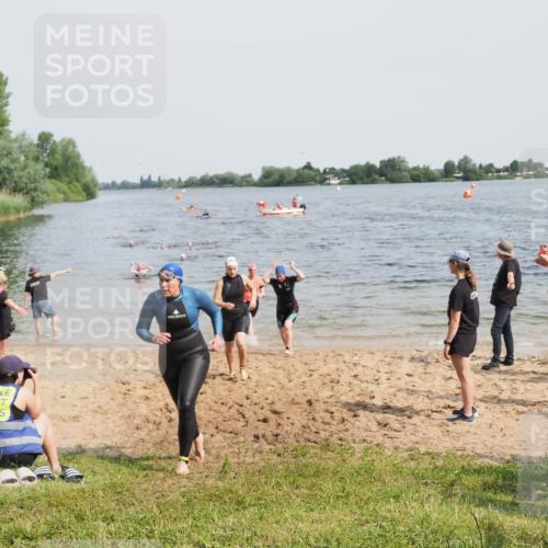 21.06.2025 - 27. Vierlanden-Triathlon MichiJ http://msf.ph/oto/8018901 15.06.2026 10:19:06 Schwimmen 478, 498, 543, 558 meine-sportfotos.de