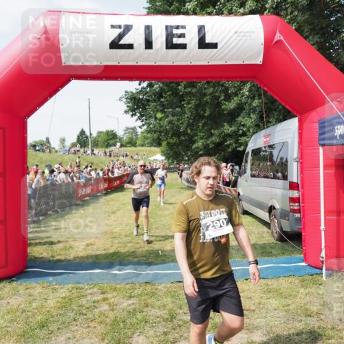 21.06.2025 - 27. Vierlanden-Triathlon MichiJ http://msf.ph/oto/8018902 15.06.2026 11:34:40 Ziel 290, 386, 595 meine-sportfotos.de
